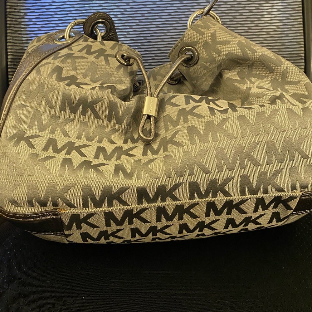Vintage Michael Kors handbag. The condition is excellent